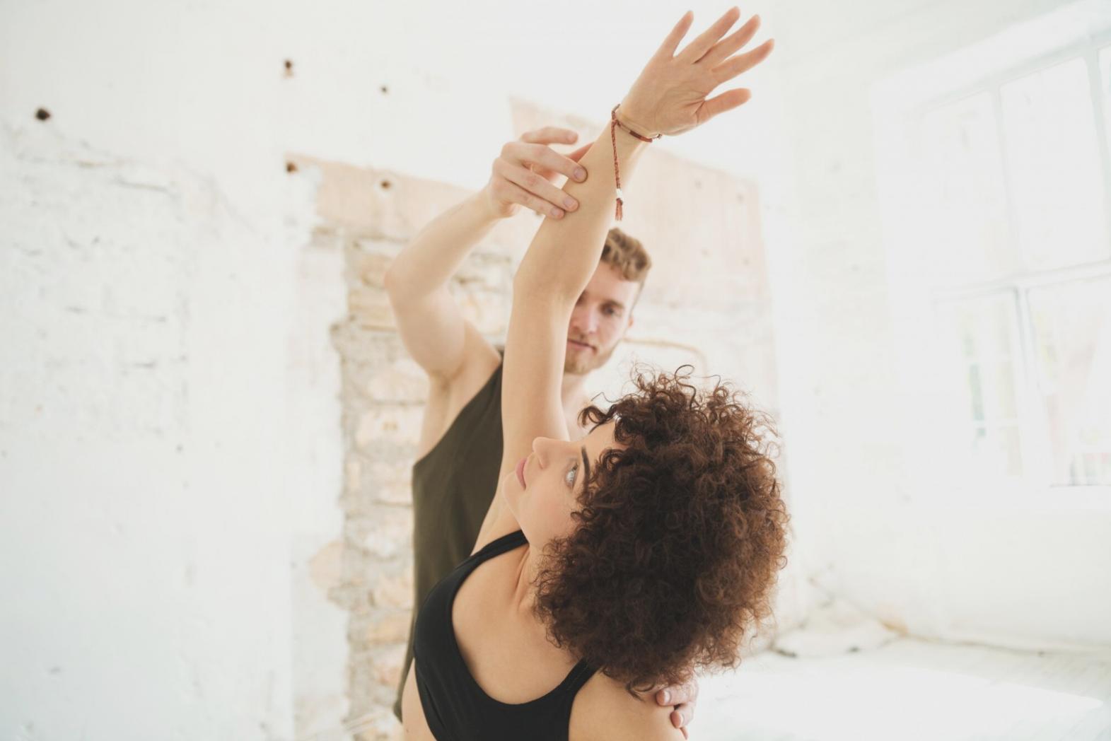 Proper form demonstration in CrossFit movements